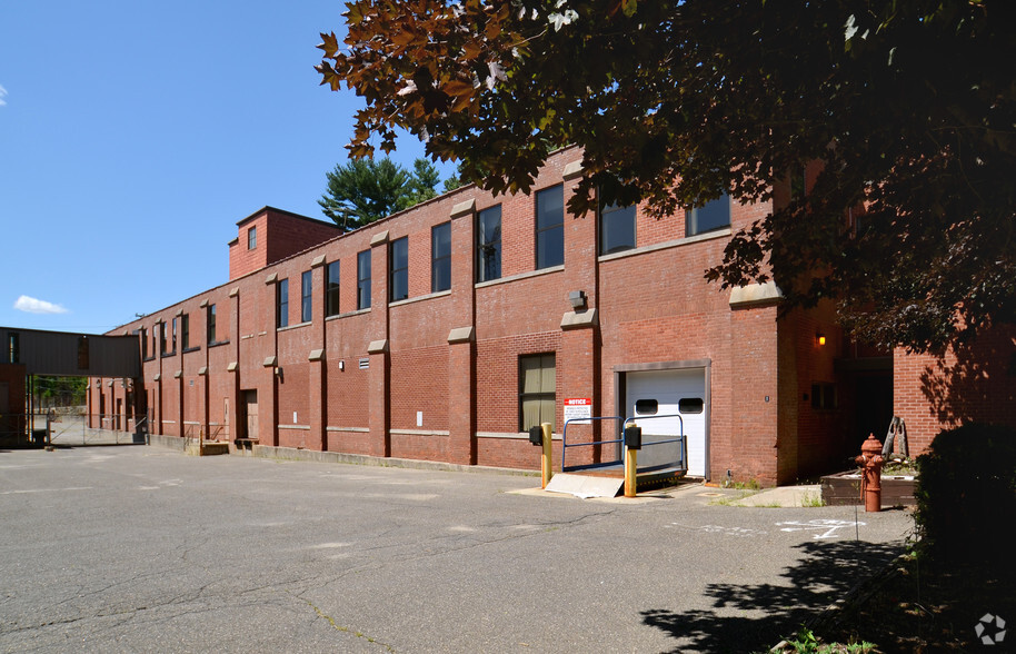 59 Field St, Torrington, CT à louer - Photo de l’immeuble – Image 3 sur 6