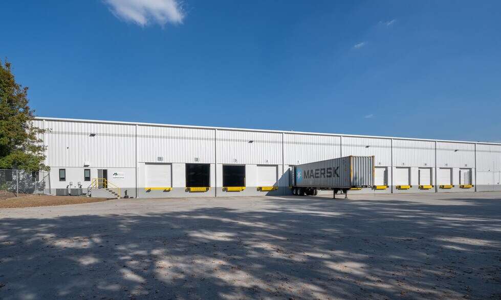 198 Gulfstream Rd, Savannah, GA à louer - Photo de l’immeuble – Image 3 sur 14