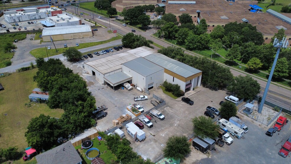 8600 Howard Dr, Houston, TX à vendre - Photo de l’immeuble – Image 1 sur 5
