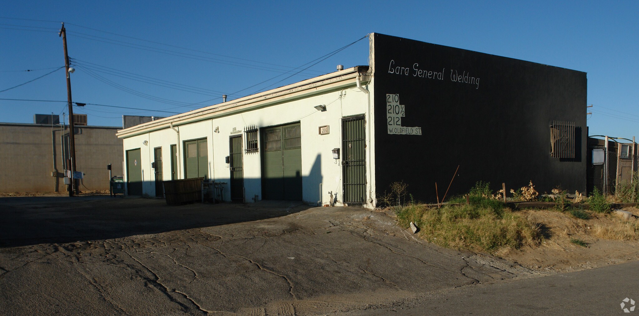 210 W Oldfield St, Lancaster, CA à louer Photo principale– Image 1 sur 6