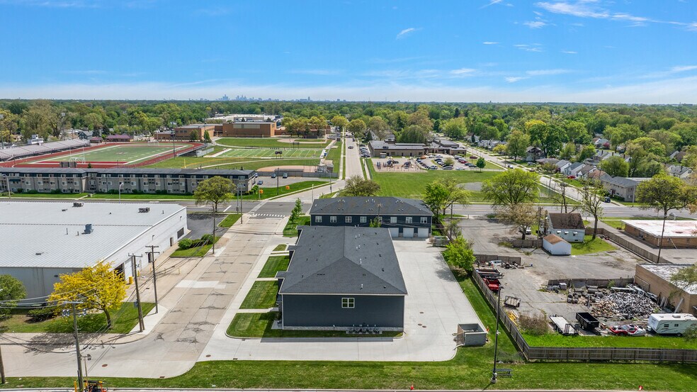1241-1251 E Woodward Heights Blvd, Hazel Park, MI à vendre - Photo de l’immeuble – Image 3 sur 58