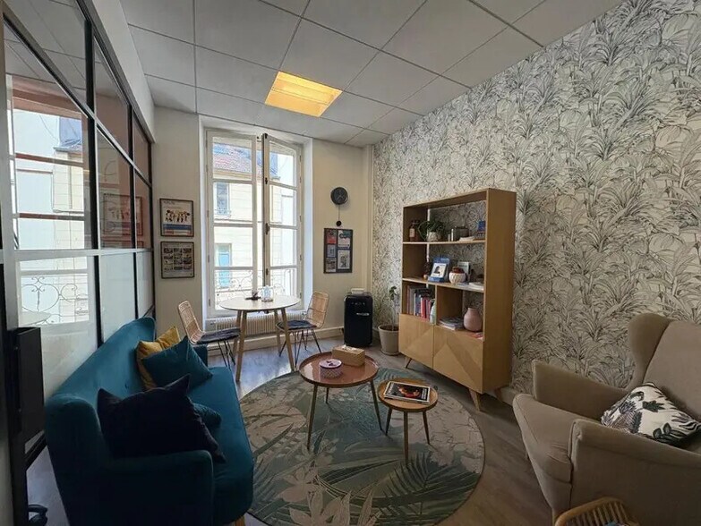 Bureau dans Saint-Germain-en-Laye à louer - Photo intérieure – Image 2 sur 9