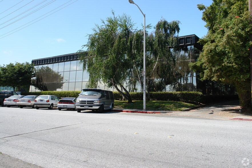 800 S Claremont St, San Mateo, CA à louer - Photo de l’immeuble – Image 2 sur 6