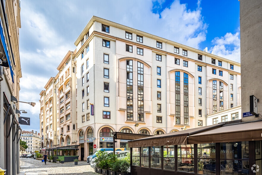 Immeuble residentiel dans Lyon à vendre - Photo de l’immeuble – Image 2 sur 15