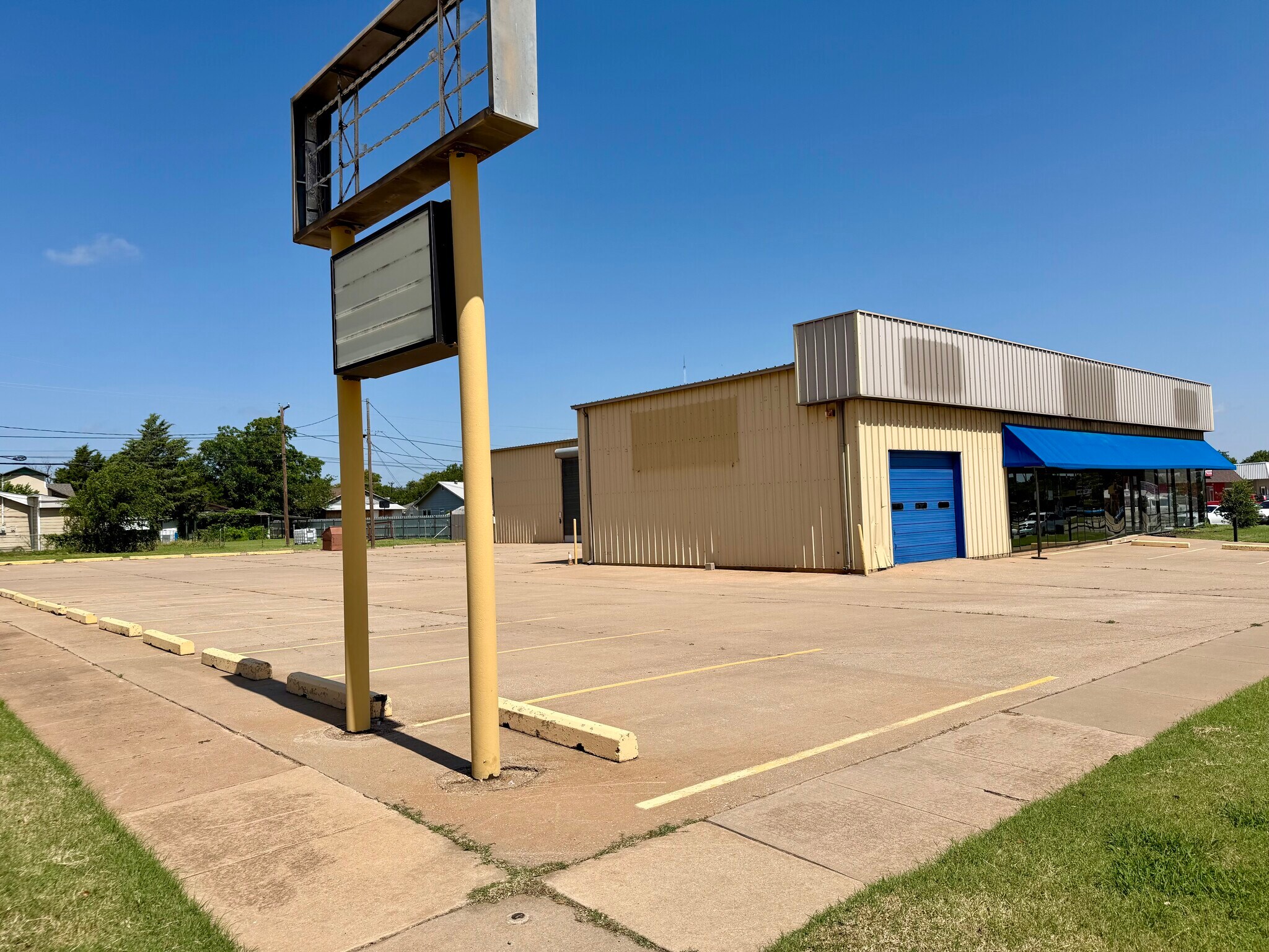 2412 Kemp Blvd, Wichita Falls, TX à vendre Photo de l’immeuble– Image 1 sur 39