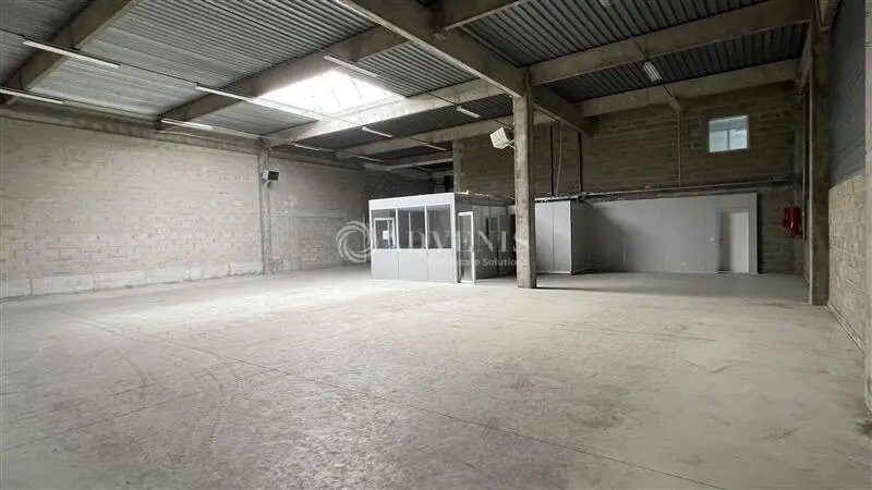 Local d’activités dans Saint-Thibault-des-Vignes à louer - Photo de l’immeuble – Image 3 sur 7