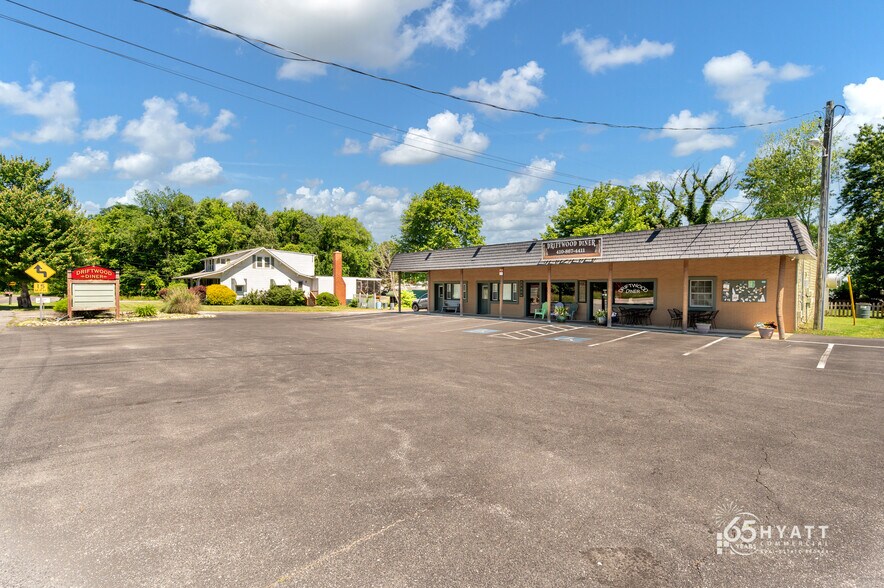 1466 Snug Harbor Rd, Shady Side, MD à vendre - Photo de l’immeuble – Image 2 sur 20