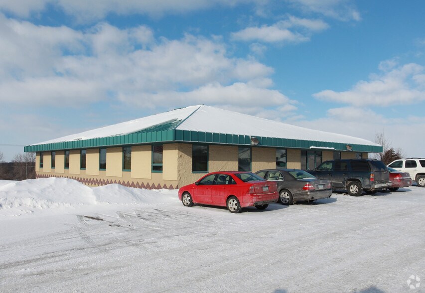 669 N Medina St, Loretto, MN à vendre - Photo de l’immeuble – Image 3 sur 23