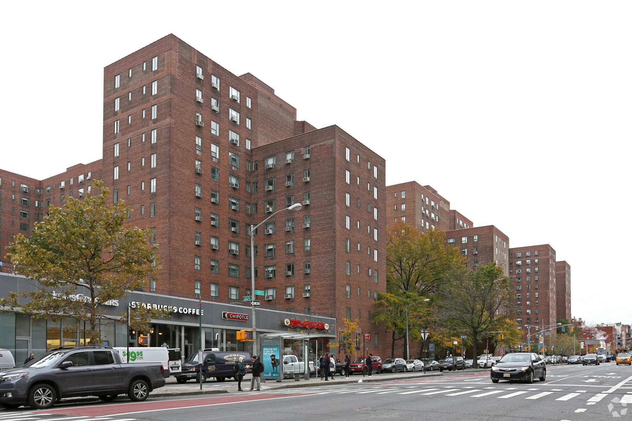 252 1st Ave, New York, NY à louer Photo de l’immeuble– Image 1 sur 104