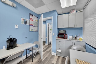 7100 W Camino Real, Boca Raton, FL à louer Photo intérieure– Image 2 sur 17