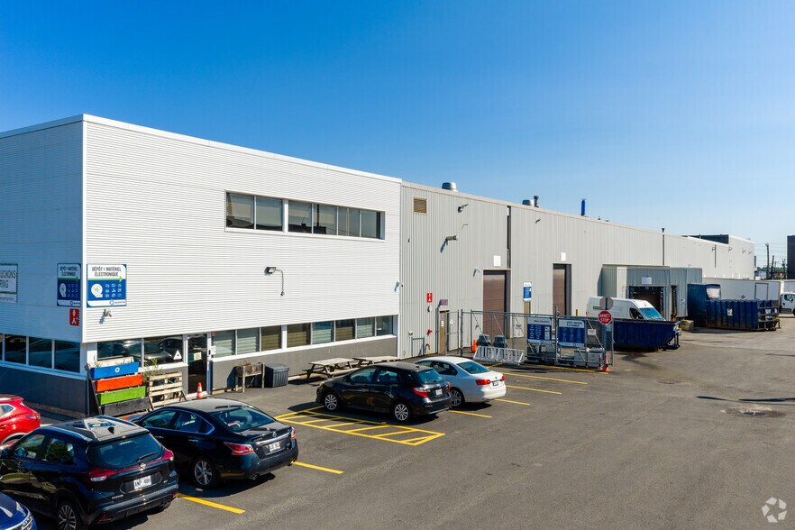 2995-2999 Boul Le Corbusier, Laval, QC à louer - Photo de l’immeuble – Image 3 sur 4