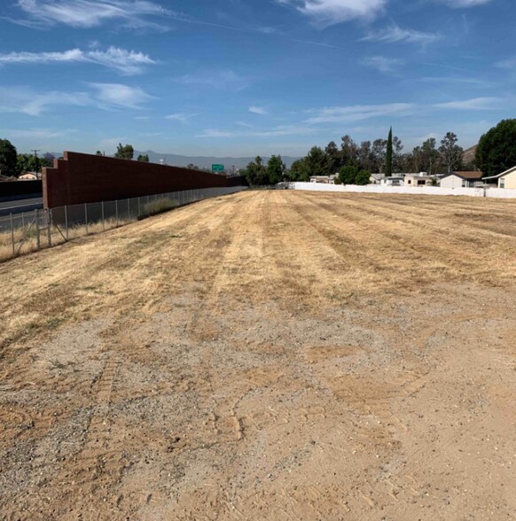 Newport Ave, Grand Terrace, CA à vendre - Photo de l’immeuble – Image 2 sur 4