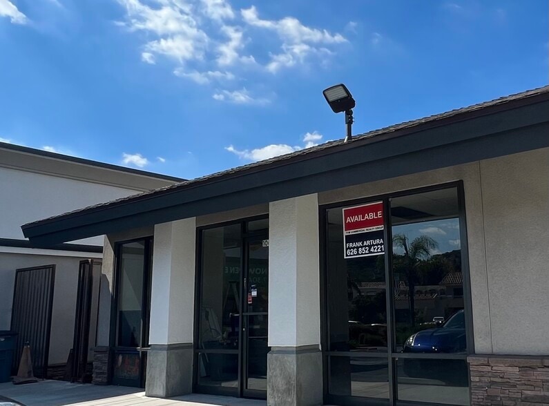 1063 E Route 66, Glendora, CA à vendre - Photo de l’immeuble – Image 2 sur 2