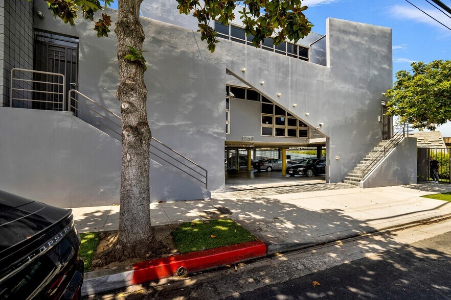 1750 14th St, Santa Monica, CA à louer - Photo de l’immeuble – Image 2 sur 6