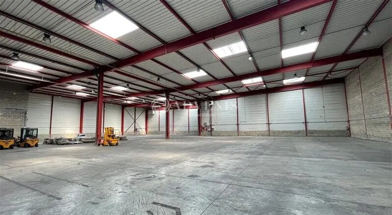 Industriel/Logistique dans Combs-la-Ville à louer - Photo de l’immeuble – Image 1 sur 9