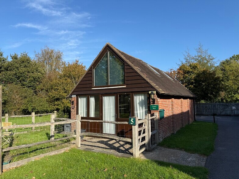 Units 1a & 1b Danworth Farm, Cuckfield Rd, Hurstpierpoint à louer - Photo de l’immeuble – Image 3 sur 14