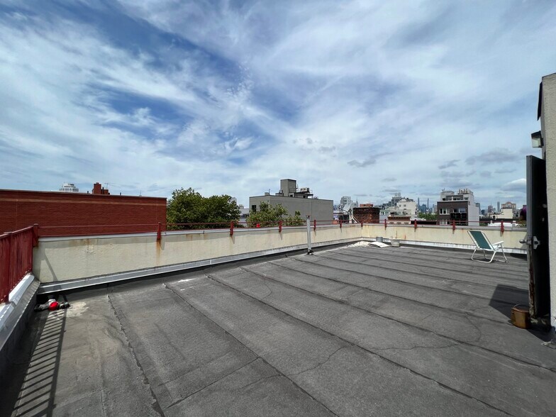 33 Maujer St, Brooklyn, NY à vendre - Photo de l’immeuble – Image 3 sur 9