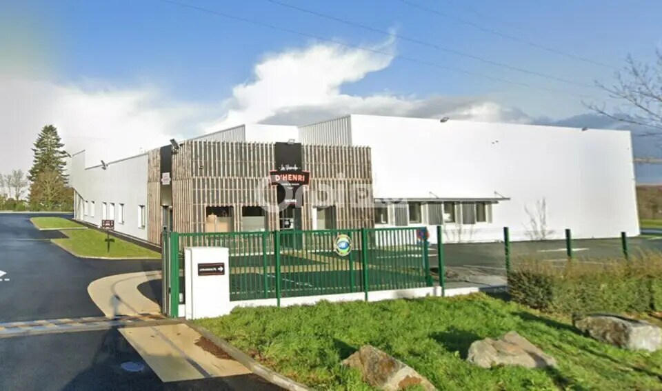 Local d'activités dans Saint-Brandan à vendre Photo de l’immeuble– Image 1 sur 3