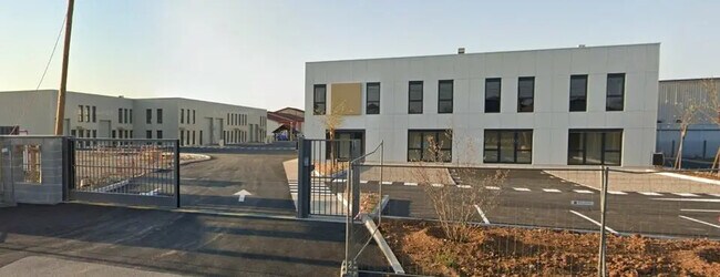 Plus de détails pour Bureau, Local d'activités à louer