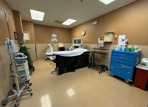 650 E Devon Ave, Itasca, IL à louer Photo de l’immeuble– Image 2 sur 9