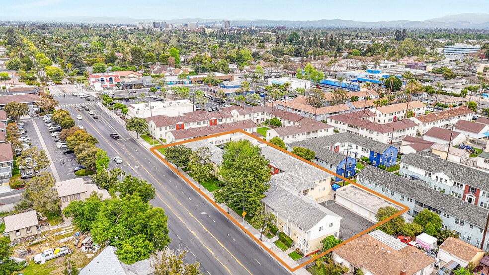 1601 N Flower St, Santa Ana, CA à vendre - Photo de l’immeuble – Image 3 sur 8