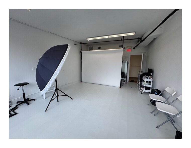 2 E Northfield Rd, Livingston, NJ à louer - Photo de l’immeuble – Image 3 sur 5
