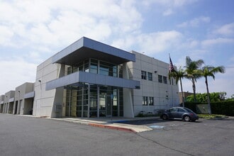 5881 Obispo Ave, Long Beach, CA à louer Photo de l’immeuble– Image 1 sur 9