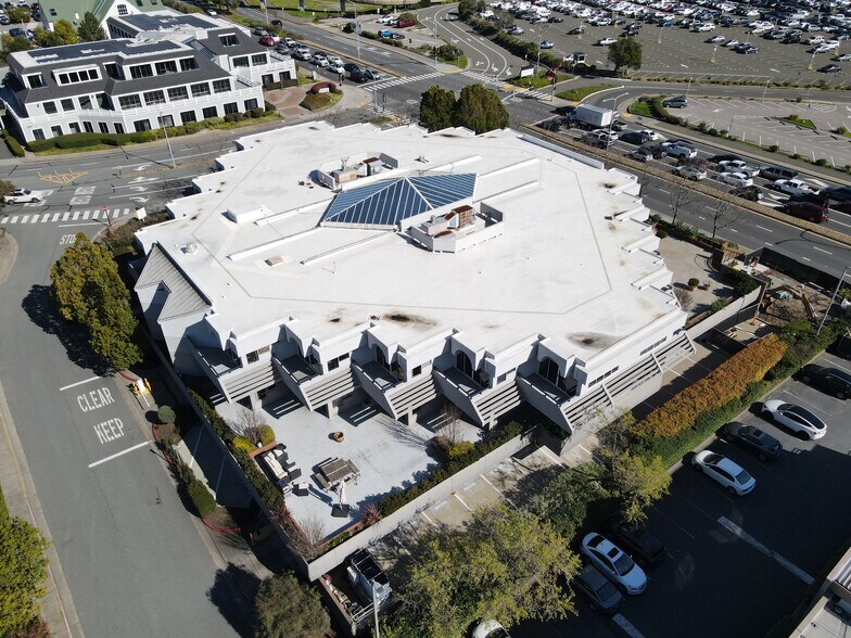 100 Larkspur Landing Cir, Larkspur, CA à louer - Photo de l’immeuble – Image 3 sur 7
