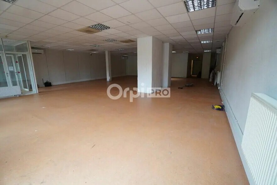 Local commercial dans Dijon à louer - Photo de l’immeuble – Image 1 sur 5