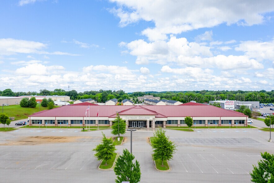 2691 Trenton Rd, Clarksville, TN à vendre - Photo de l’immeuble – Image 2 sur 76