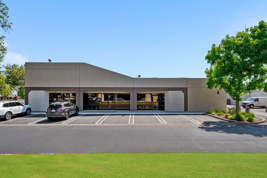 22722 Lambert St, Lake Forest, CA à louer - Photo de l’immeuble – Image 3 sur 17