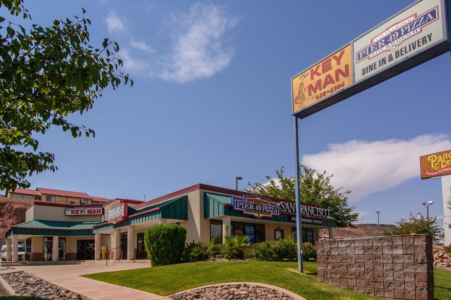 1066 S Bluff St, Saint George, UT à vendre - Photo de l’immeuble – Image 3 sur 5