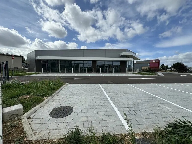 Local commercial dans Dijon à louer - Photo de l’immeuble – Image 2 sur 10