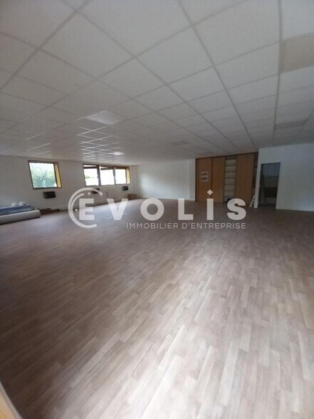 Bureau dans Châtillon à louer - Photo intérieure – Image 2 sur 7