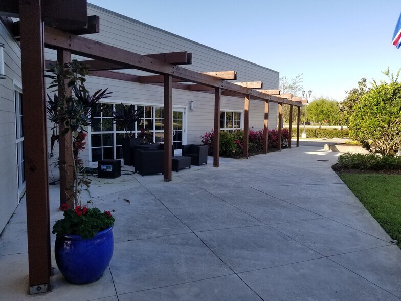 2950 S Flamingo Rd, Davie, FL à louer - Photo de l’immeuble – Image 1 sur 4