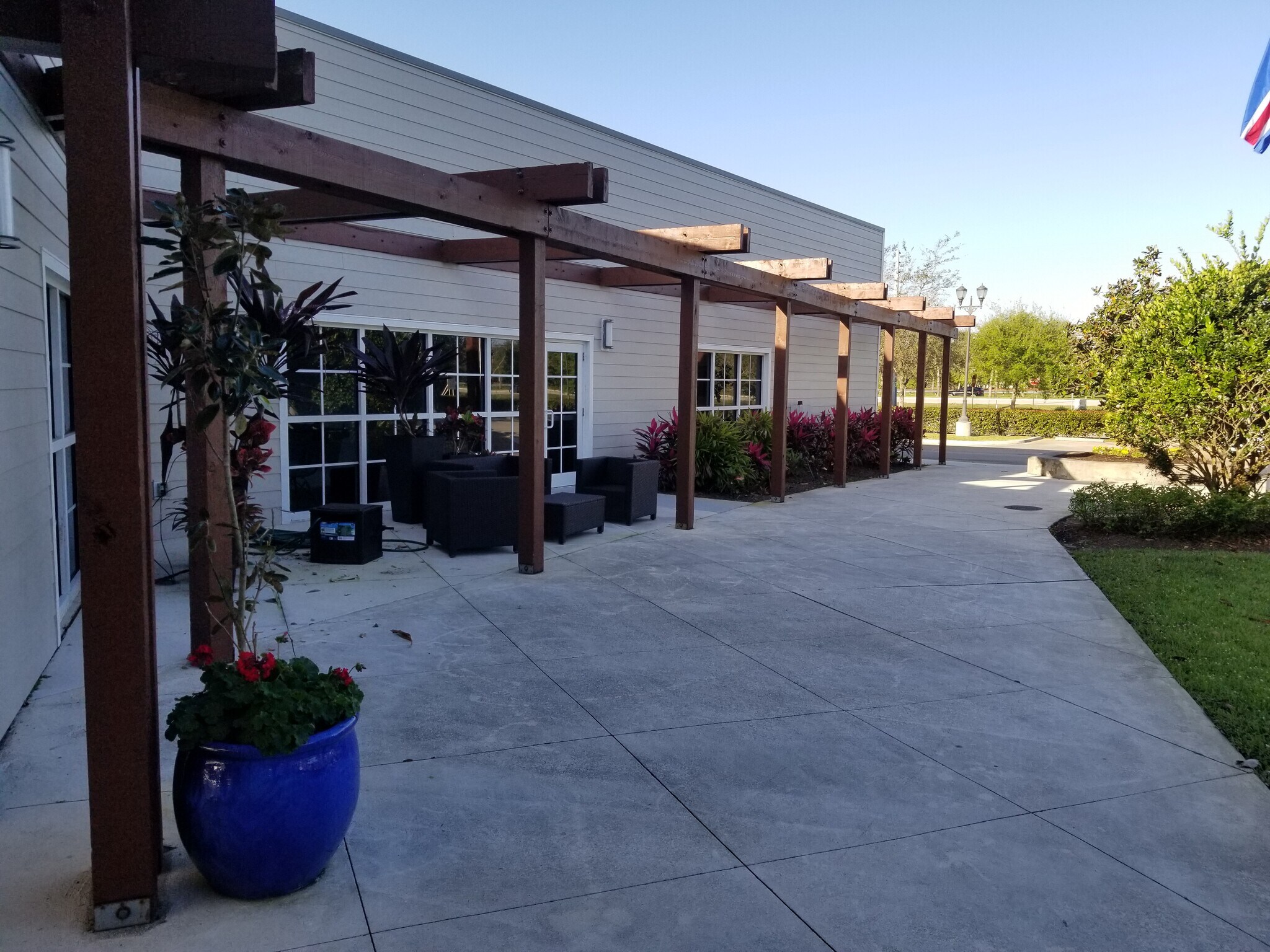 2950 S Flamingo Rd, Davie, FL à louer Photo de l’immeuble– Image 1 sur 5