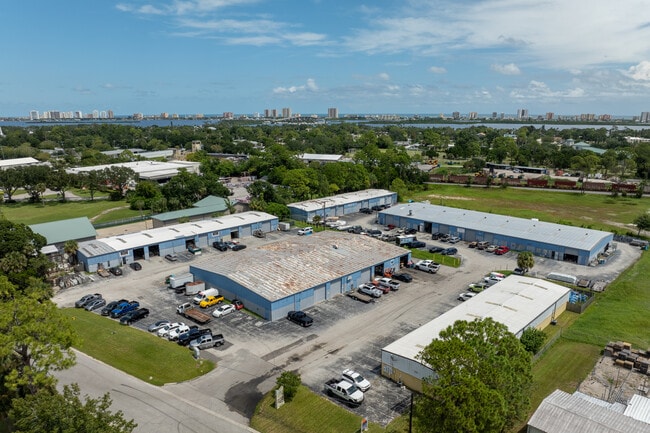 Plus de détails pour 600 Oak Pl, Port Orange, FL - Industriel/Logistique à louer