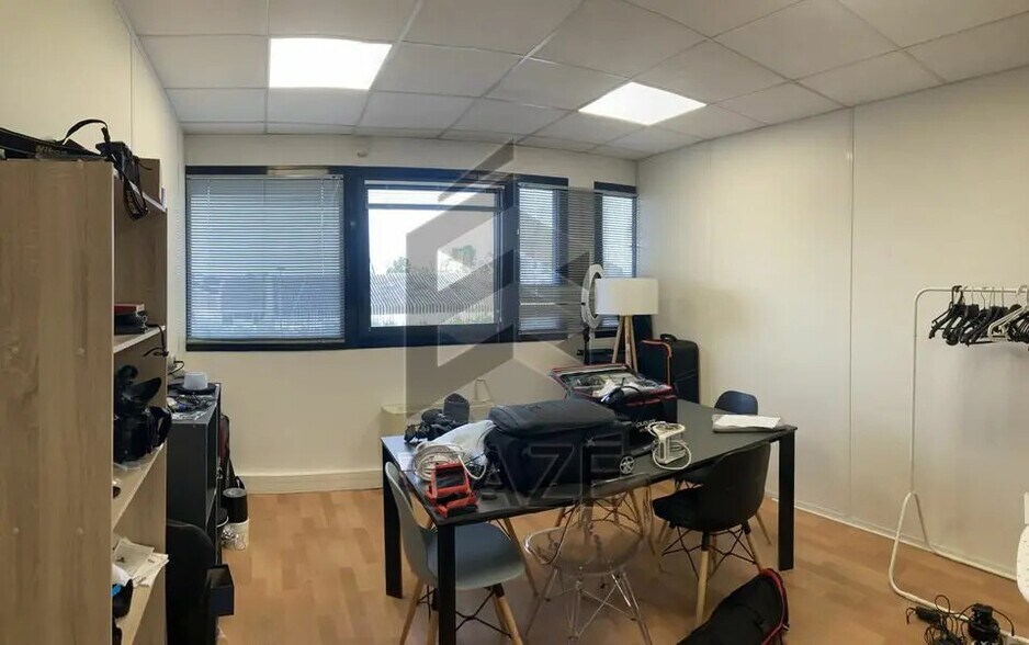 Bureau dans Canéjan à louer - Photo de l’immeuble – Image 2 sur 3