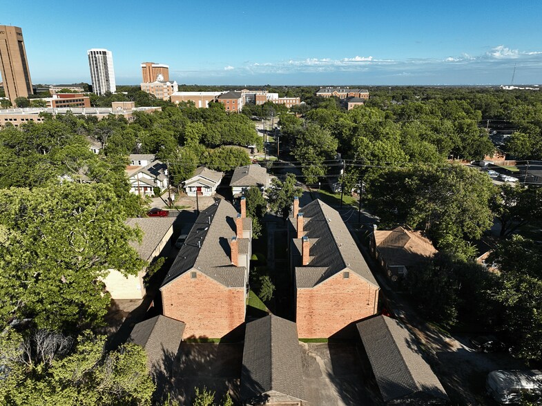 1101 N Locust St, Denton, TX à vendre - Aérien – Image 2 sur 33