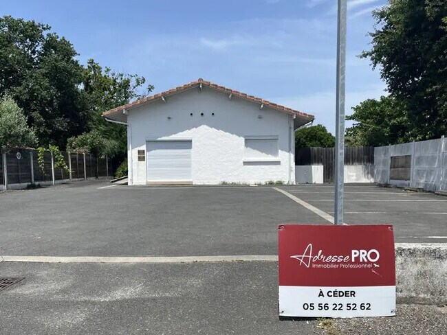 Plus de détails pour Local commercial à vendre