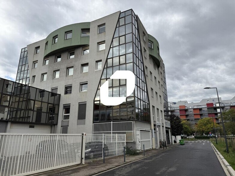 Bureau dans Grenoble à louer - Photo de l’immeuble – Image 1 sur 12
