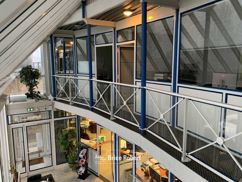 Bureau dans Vaulx-en-Velin à louer - Photo de l’immeuble – Image 2 sur 10