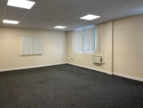 Abenbury Way, Wrexham à louer Photo de l’immeuble– Image 2 sur 4