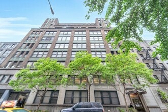 535-547 W 45th St, New York, NY à louer Photo de l’immeuble– Image 1 sur 23