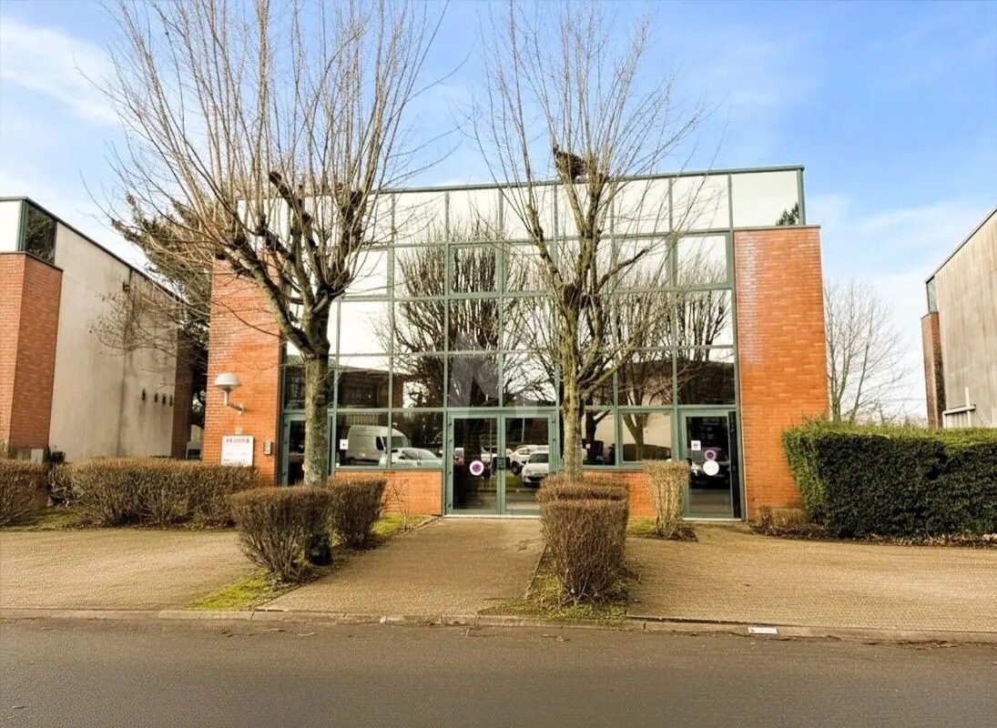 Bureau dans Évry-Courcouronnes à vendre Photo de l’immeuble– Image 1 sur 11