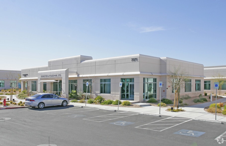 7371 Prairie Falcon Rd, Las Vegas, NV à vendre - Photo de l’immeuble – Image 2 sur 28