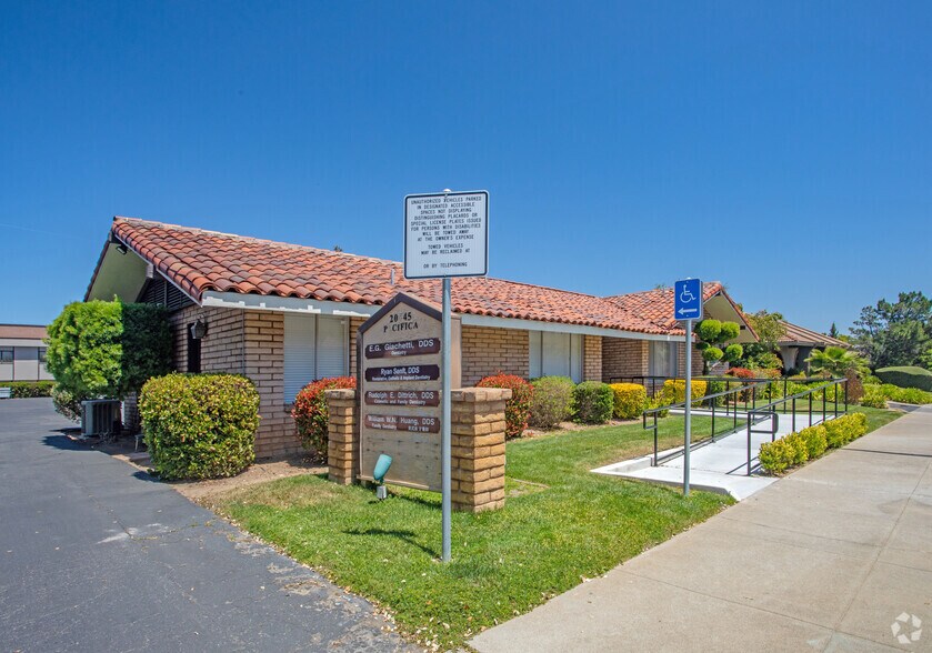 20445 Pacifica Dr, Cupertino, CA à louer - Photo principale – Image 2 sur 22