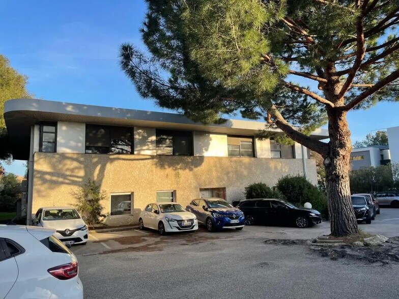 Bureau dans La Seyne-sur-Mer à vendre - Photo de l’immeuble – Image 2 sur 6