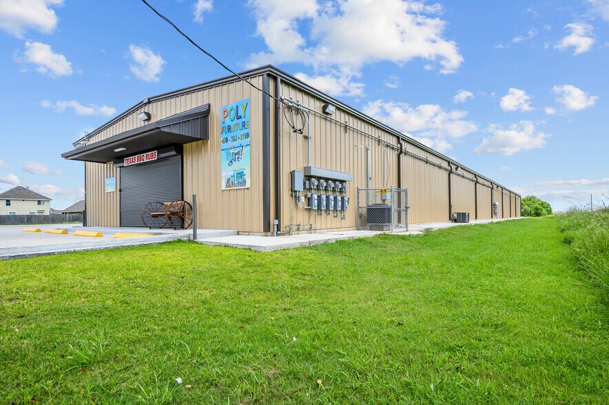 5517 Fm 2004 Rd, Hitchcock, TX à louer - Photo de l’immeuble – Image 3 sur 6