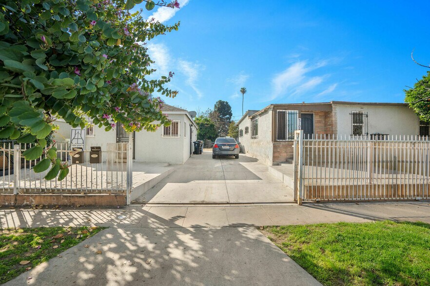 2106 E 113th St, Los Angeles, CA à vendre - Photo de l’immeuble – Image 2 sur 11
